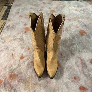 Cowgirl boots size 7 1/2M